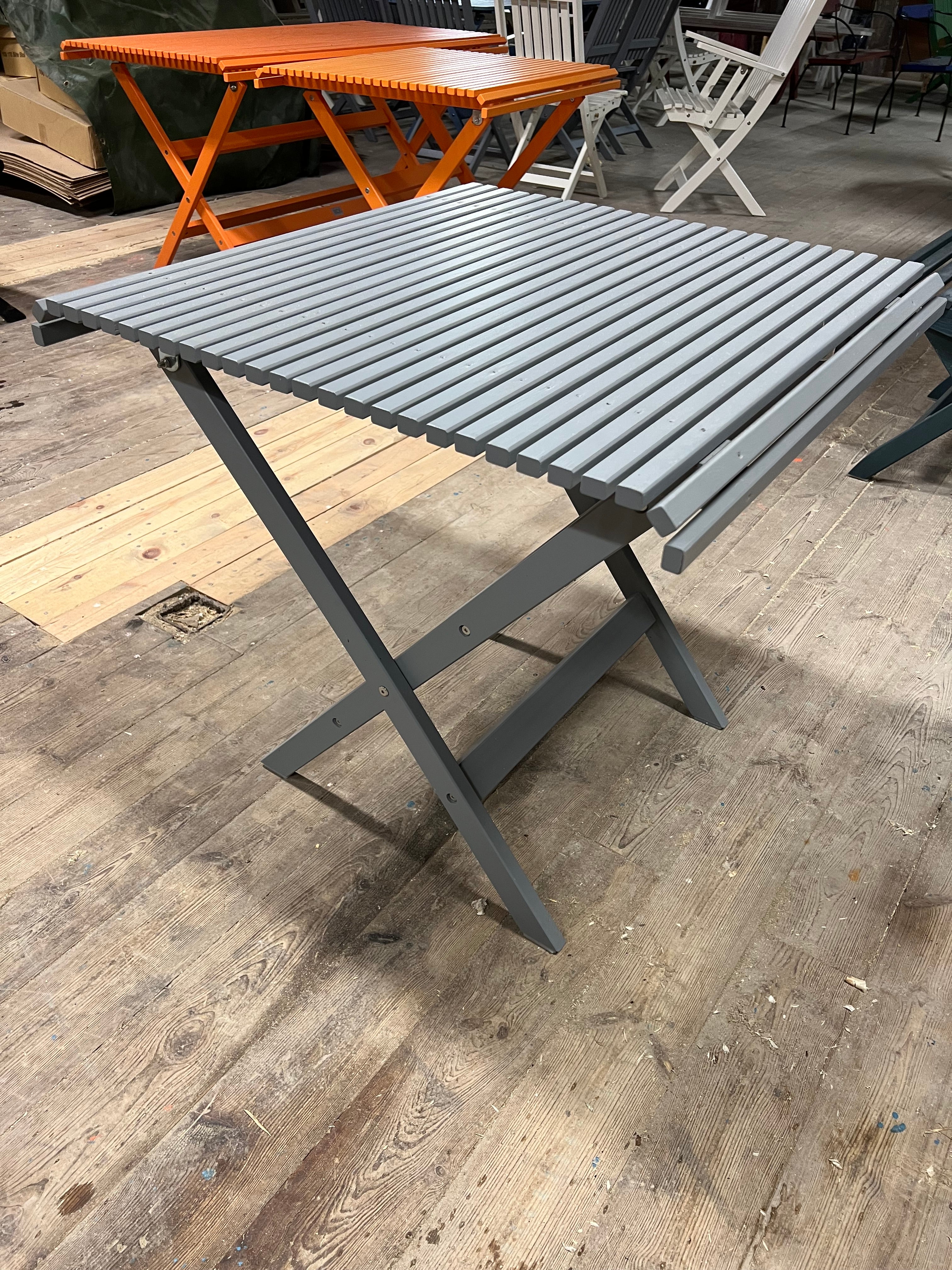 Bord 765x765 mm Grå Gåsen Furu