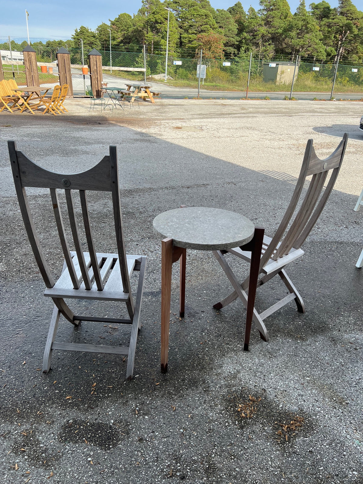 Gunnfjaun Stolar och marmorbord
